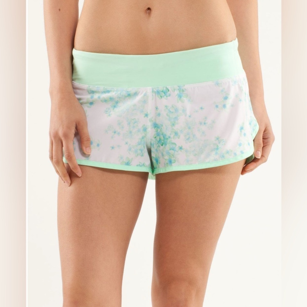 Lululemon Run: Speed Short in Frangipani Very Green / Fresh Teal